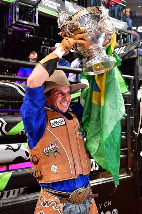 Rafael Jose <b>de</b> <b>Brito</b> (Potirendaba, Brazil) etched his name in the <b>PBR</b> (Professional Bull Riders) history books this afternoon in Fort Worth, Texas, completing a come-from-behind surge in the standings to win the World Finals event and 2023 <b>PBR</b> World Championship. . De brito pbr